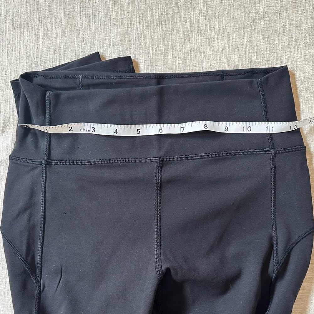 Lululemon In Movement 7/8 Tight (size 6, 25” inseam) - BLACK - Picture 2 of 3